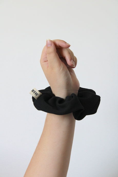 Gros scrunchie noir cheveux