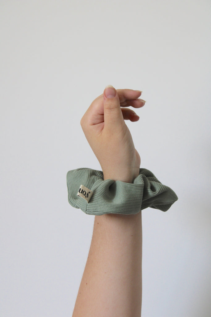 Gros scrunchie vert cheveux