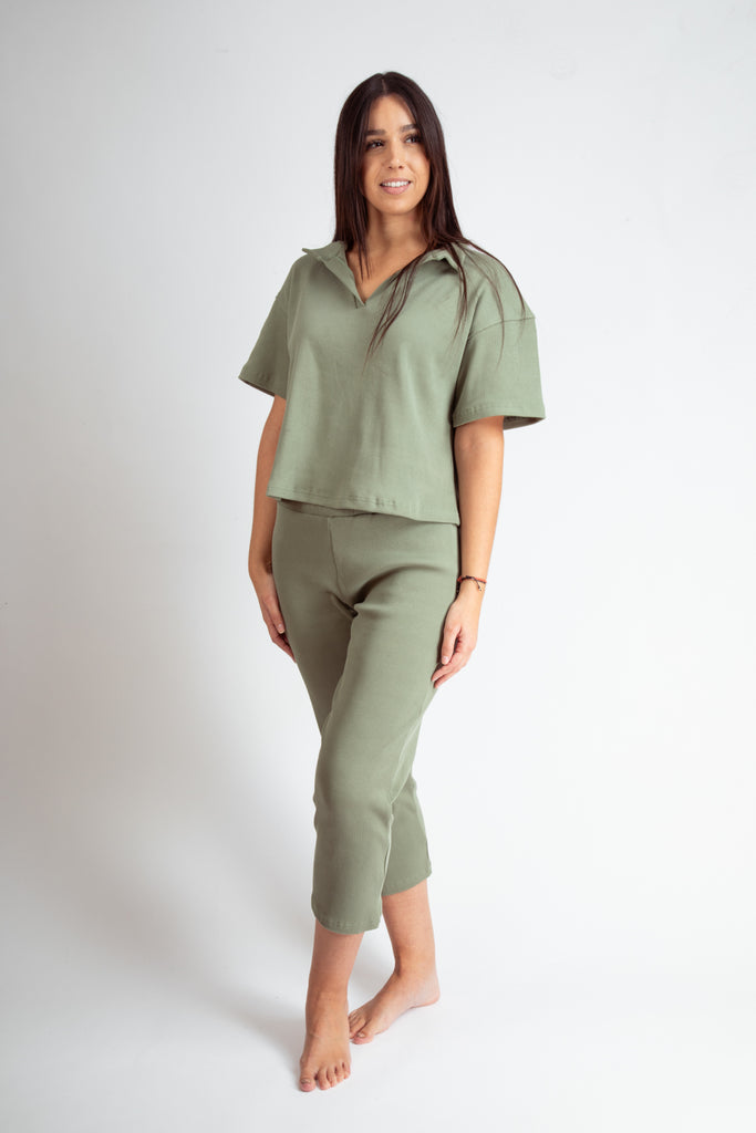 Ensemble homewear vert sauge pour femmes en coton bio côtelé.