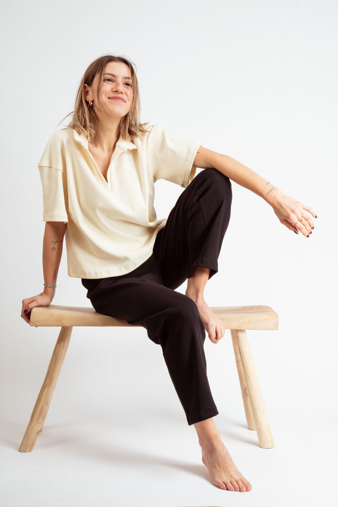 Ensemble noir et ivoire homewear pour femmes en coton bio.