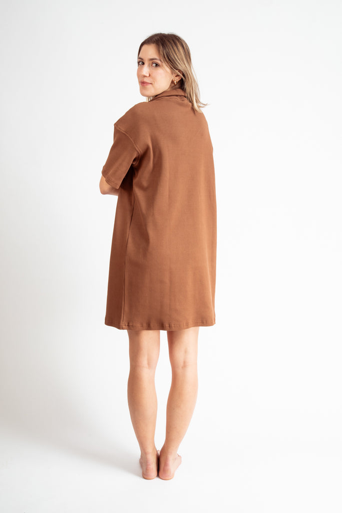 Robe marron homewear pour femmes en coton bio.
