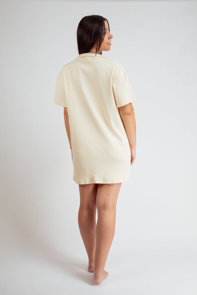 Robe ivoire côtelé en coton biologique, longueur midi.