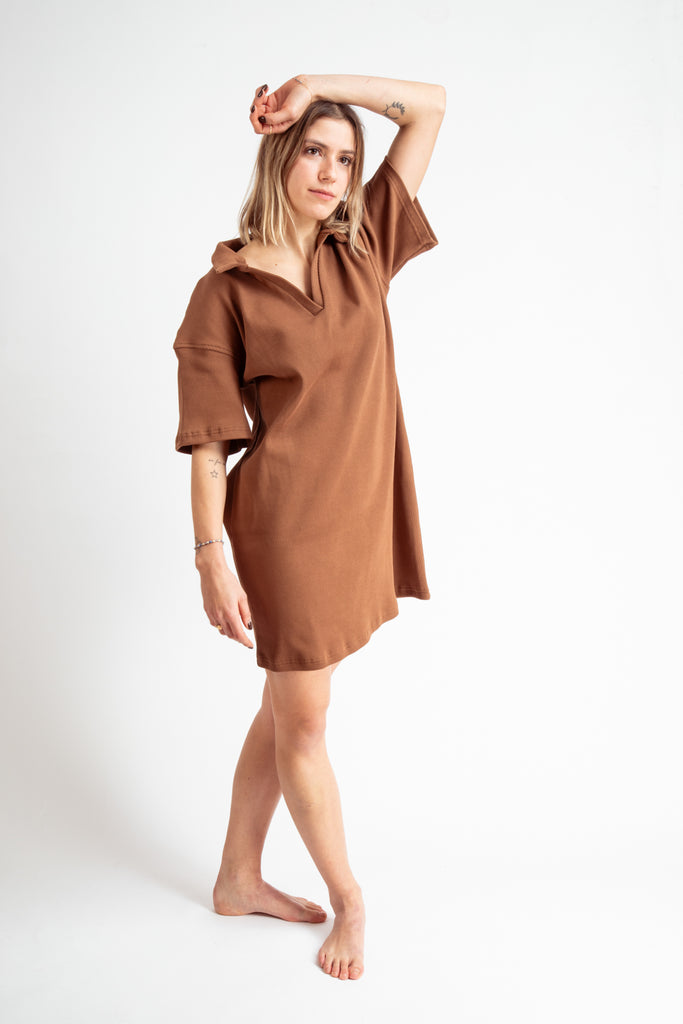 Robe marron homewear en coton bio côtelé.