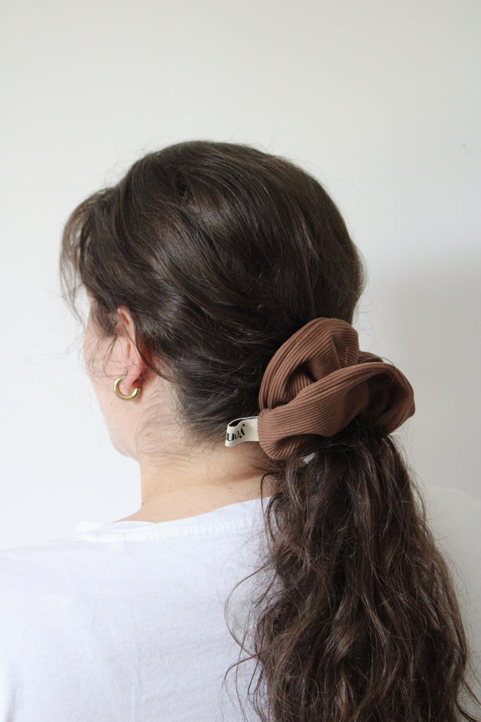 Gros chouchou marron cheveux