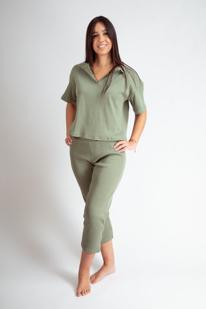 Ensemble homewear pour femmes vert sauge en coton bio côtelé.