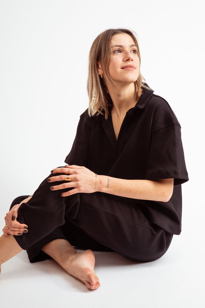 Ensemble noir côtelé homewear pour femmes en coton bio.